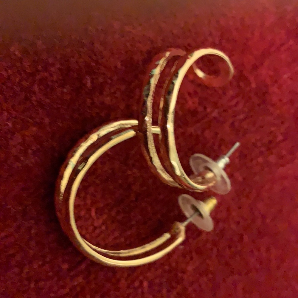 Gold open grooved 3/4 hoop earrings